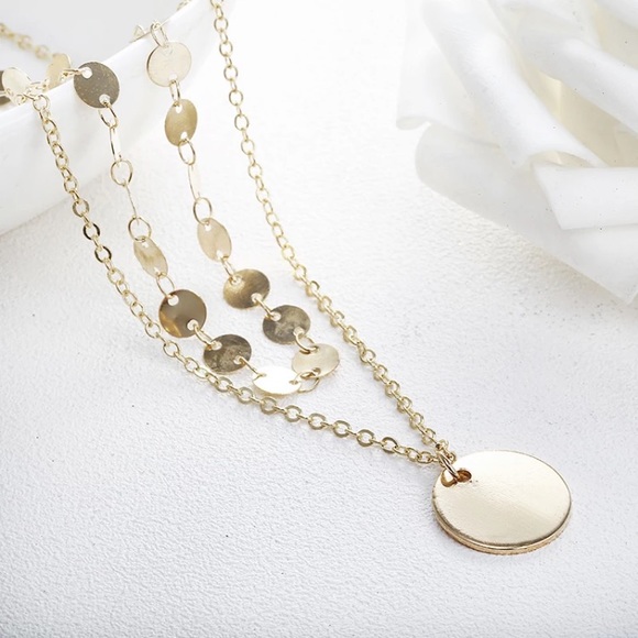 “Royal Love” Gold Pretty Pendant Layered Necklace - Picture 5 of 7